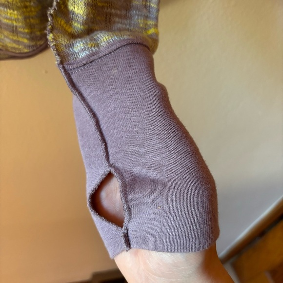 Free People Yellow & Purple Printed Long Sleeve Scoop Neck T-Shirt Womens Sz S - Picture 5 of 8